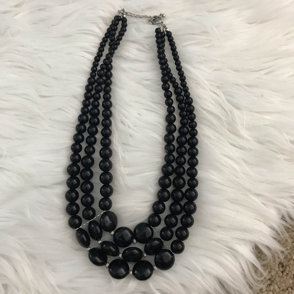 Elegant bead necklace
